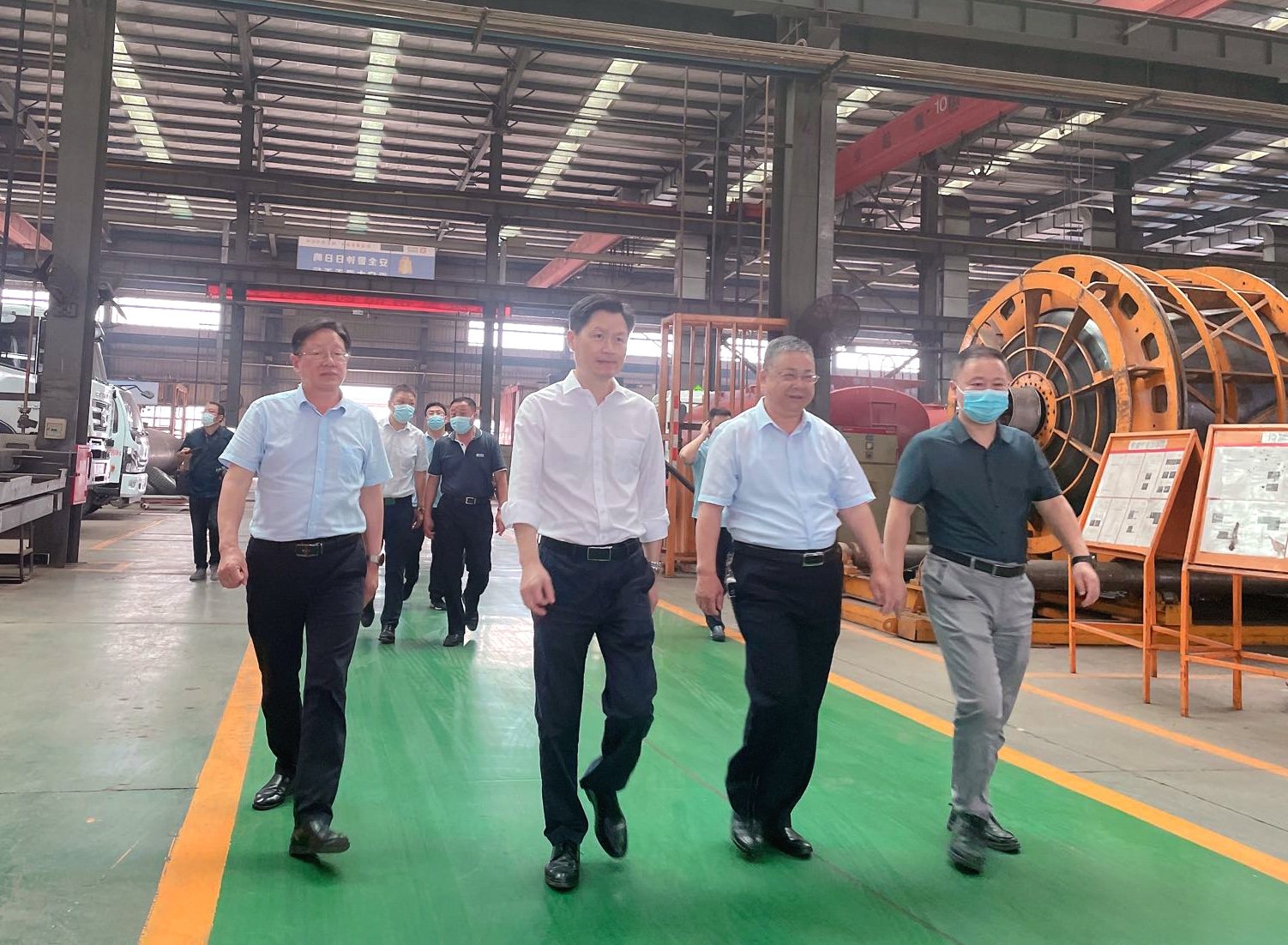 市委常委、常務(wù)副市長甘國棟一行蒞臨楚勝汽車集團調(diào)研
